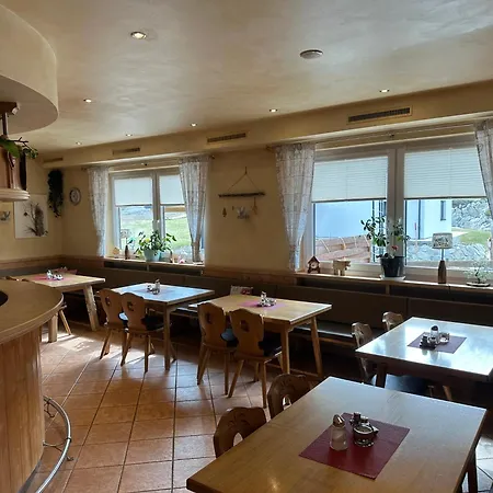 Frühstückspension Lutz Alpenblick 3*